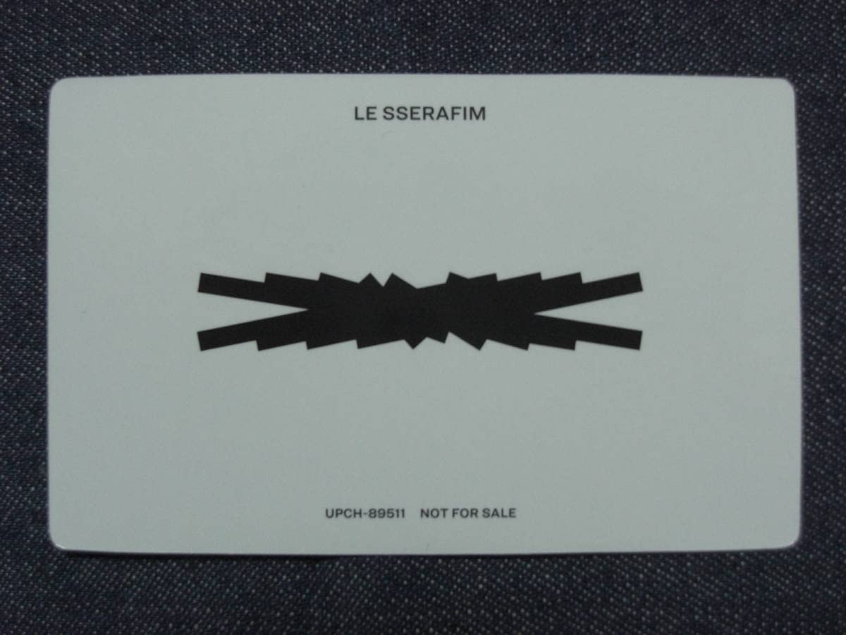 LESSERAFIM シーグリ　kakao特典　生写真　ユンジン　カズハ ▶︎Le Sserafim♡ ⁡ 見つめ合って照れているっぽい ユンジンとカズハ